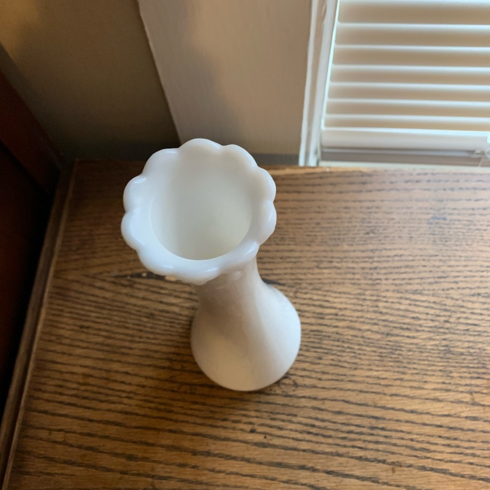 Vintage Mid Century Milk Glass Vase - Picture 6 of 6